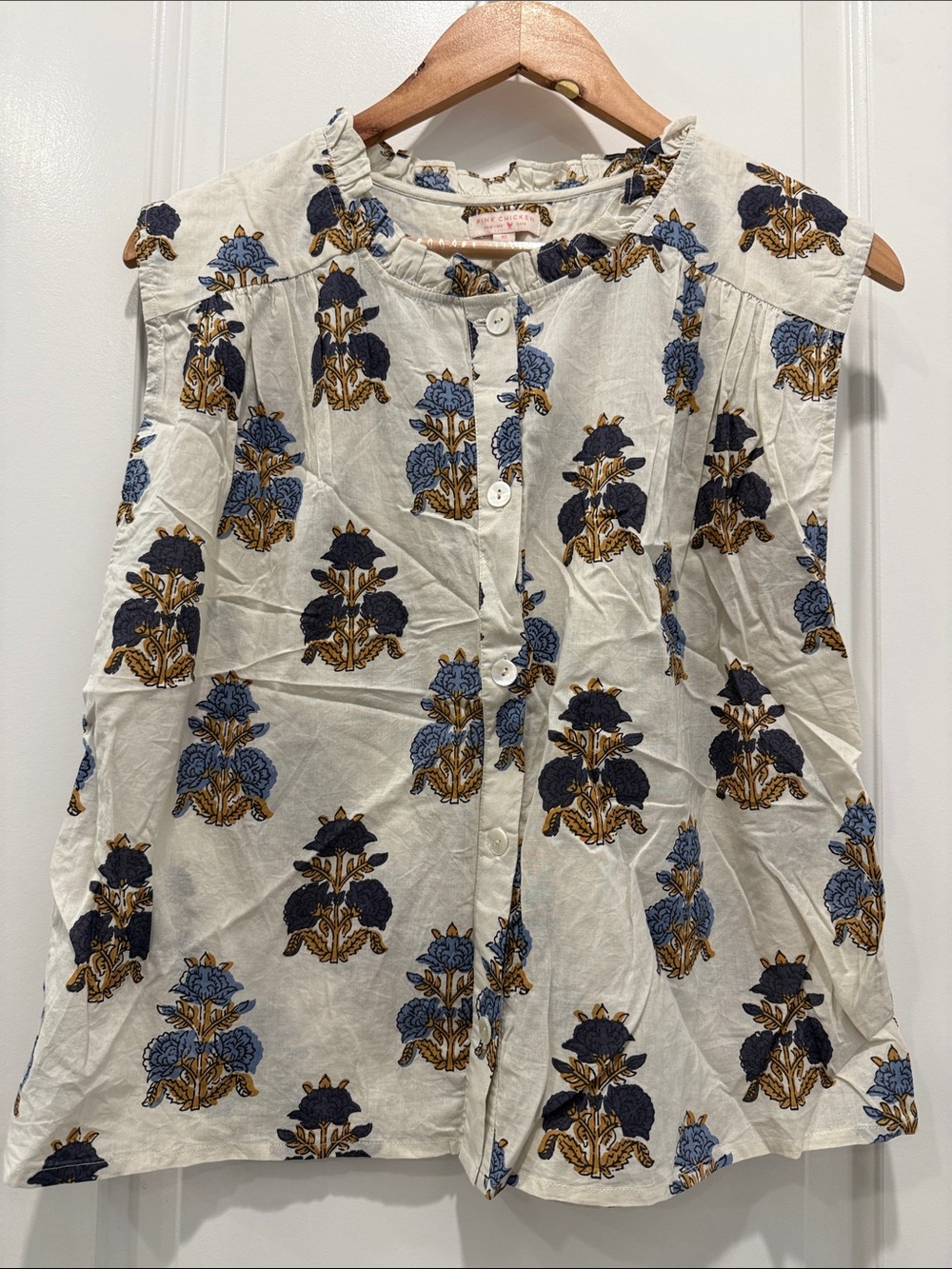 Pink Chicken Cream Floral Button-Front Sleeveless Blouse - Picture 3 of 8